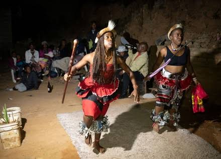 THPs performing ukugida as part of a traditional healing ritual (mantjomane), expressing cultural practice and spiritual connection